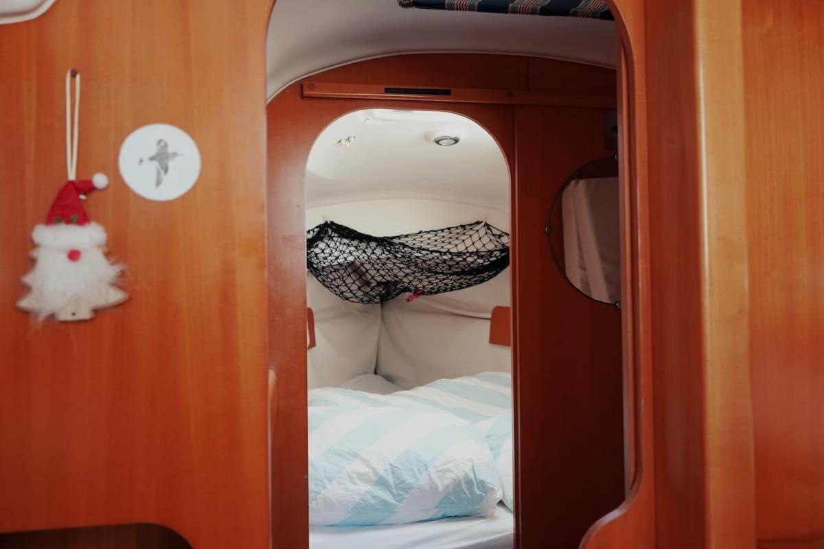 Отель Surfbird Cozy Sailboat Escape Лиссабон Экстерьер фото