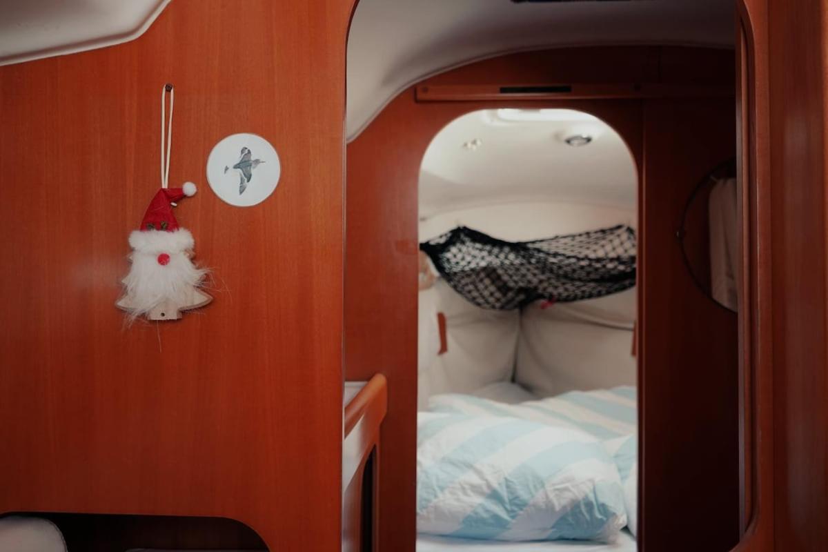 Отель Surfbird Cozy Sailboat Escape Лиссабон Экстерьер фото