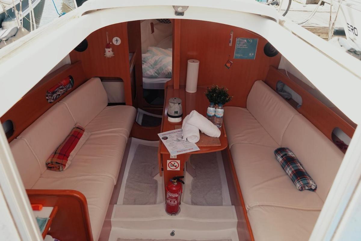 Отель Surfbird Cozy Sailboat Escape Лиссабон Экстерьер фото