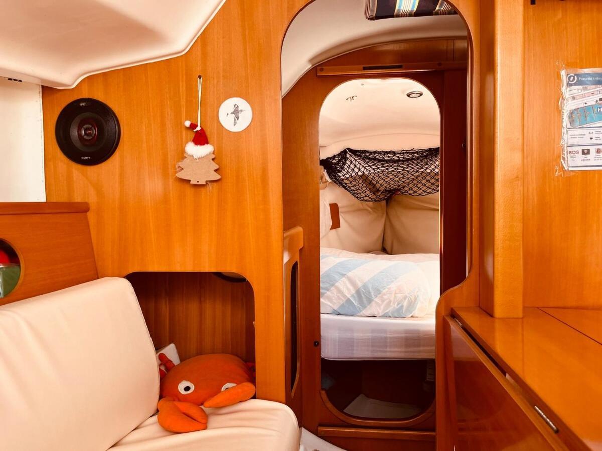 Отель Surfbird Cozy Sailboat Escape Лиссабон Экстерьер фото