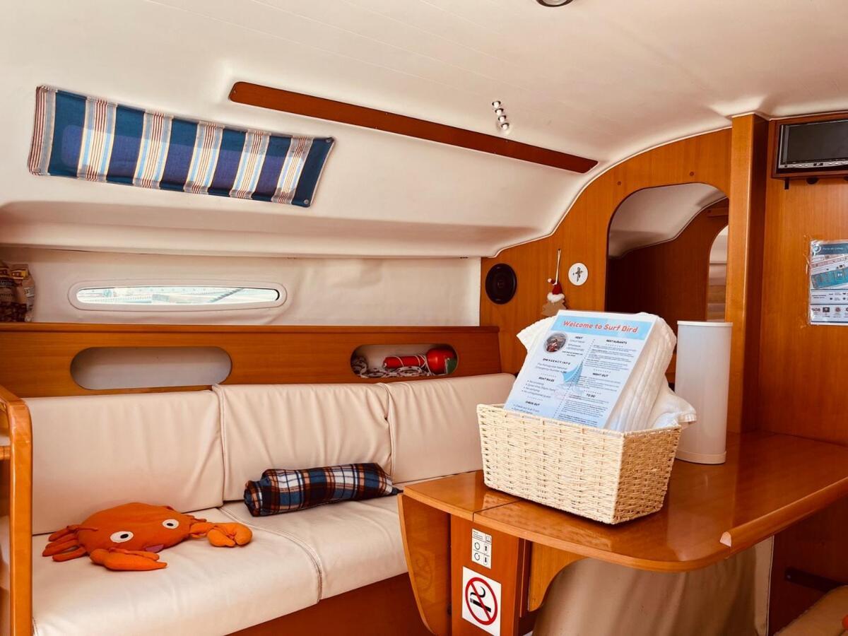 Отель Surfbird Cozy Sailboat Escape Лиссабон Экстерьер фото